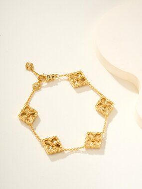 Buccellati Five-Petal Gold Carved Flower Bracelet